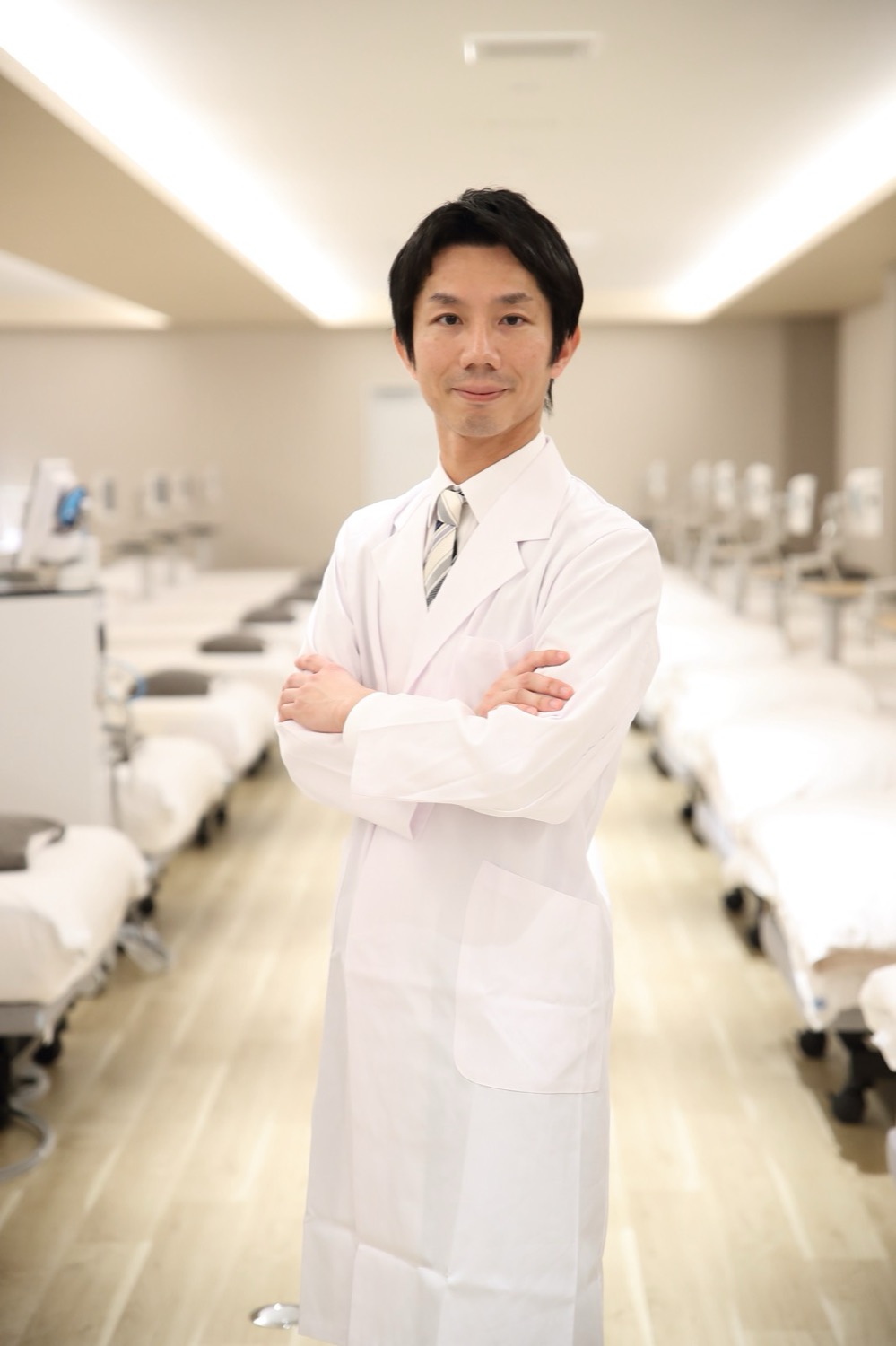 岸辺くすのき透析クリニック 院長 横田 甚（笑顔）